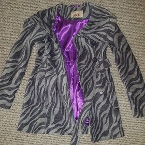 BKE BUCKLE ZEBRA PEACOAT CHARCOAL/PURPLE LINING